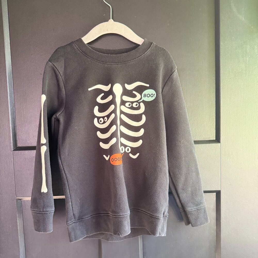 Cat & Jack l Glow In The Dark l Black Halloween Crewneck Sweatshirt - 5T⭐🎃